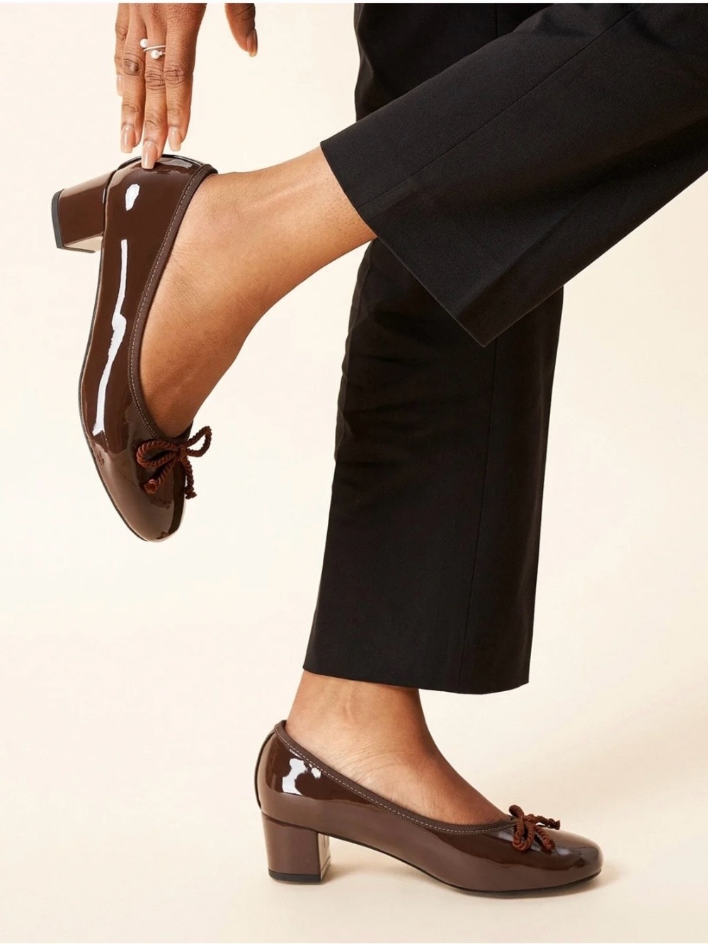 Cruzanno Women's Patent Bow Heels in Dark Brown